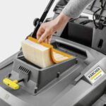 Kärcher Professional KM 70/30 C BP 2SB Akku, Hand Kehrmaschine Arbeitsbreite 480 mm 1 St. – Bild 2