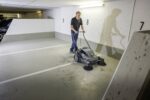 Kärcher Professional KM 70/30 C BP 2SB Akku, Hand Kehrmaschine Arbeitsbreite 480 mm 1 St. – Bild 4